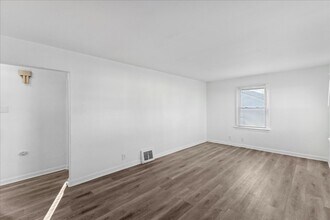 1324 Odessa Dr in St. Louis, MO - Building Photo - Building Photo