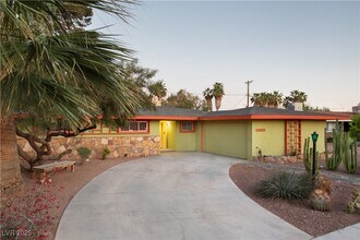 1608 Houssels Ave in Las Vegas, NV - Building Photo - Building Photo