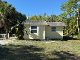 960 NE Key Dr in Jensen Beach, FL - Building Photo