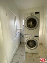 425 S Oakhurst Dr in Beverly Hills, CA - Building Photo - Building Photo