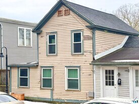 122 Main St in Deep River, CT - Building Photo