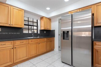 2615 SW 32nd Ct in Miami, FL - Foto de edificio - Building Photo