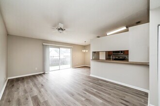 317 Regal Park Dr in Valrico, FL - Building Photo - Building Photo