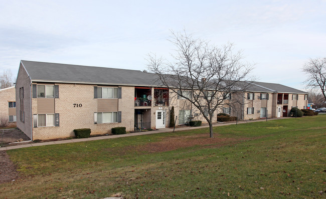 Fox Run Apartments in Webster, NY - Foto de edificio - Building Photo