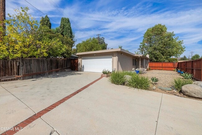 property at 865 E Hillcrest Dr