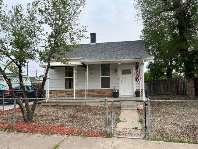 property at 816 W 16th St