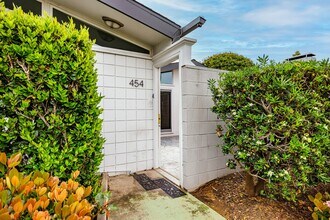 454 Bolero Way in Newport Beach, CA - Building Photo - Building Photo