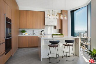 211 W Elm Ct in Los Angeles, CA - Building Photo - Building Photo