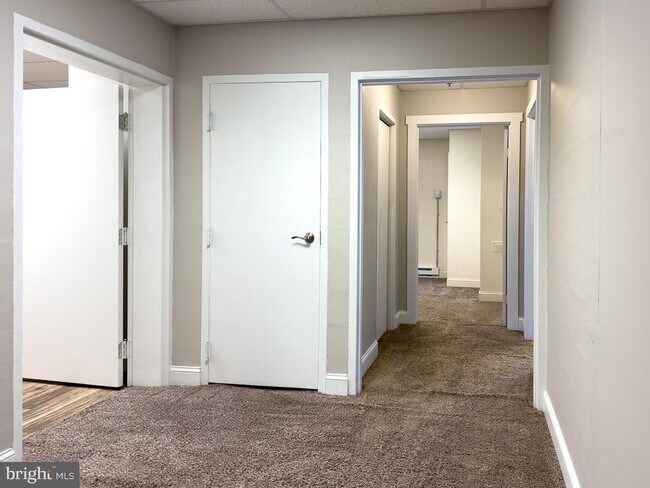 100 S Front St in Liverpool, PA - Foto de edificio - Building Photo