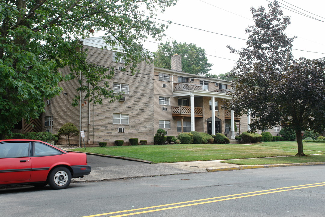 792 E 3rd Ave in Elizabeth, NJ - Foto de edificio