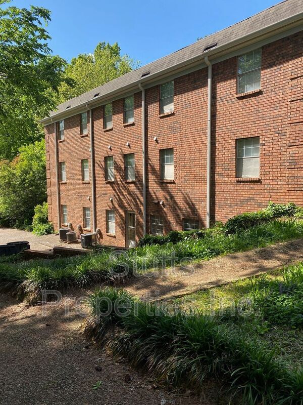 Fountainbleu Apartment II in Florence, AL - Foto de edificio - Building Photo