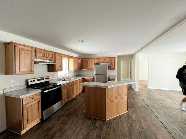 2105 13th St in Baker City, OR - Foto de edificio - Building Photo