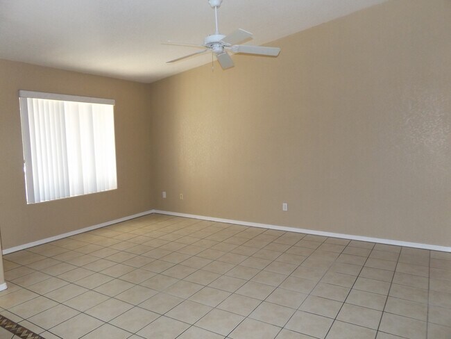 3451 Kearsage Dr-Unit -101 in Lake Havasu City, AZ - Building Photo - Building Photo