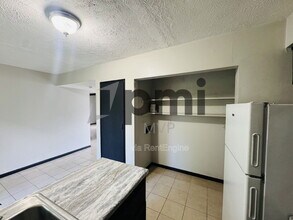 828 Whitethorne Ave in Columbus, OH - Building Photo - Building Photo