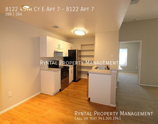 8122 45th Ct E in Sarasota, FL - Foto de edificio - Building Photo