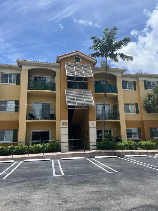 7290 NW 114th Ave, Unit Palm Gardens At Doral in Doral, FL - Foto de edificio