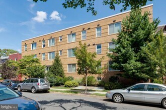 420 16th St SE, Unit 208 in Washington, DC - Foto de edificio - Building Photo