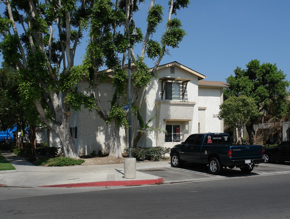 1633 S Calle Del Mar in Anaheim, CA - Foto de edificio