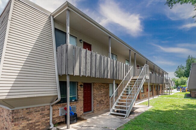 Foxfire Apartments in Springdale, AR - Foto de edificio - Building Photo