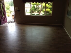 7924 Lakewood Rd. in Stanwood, WA - Foto de edificio - Building Photo