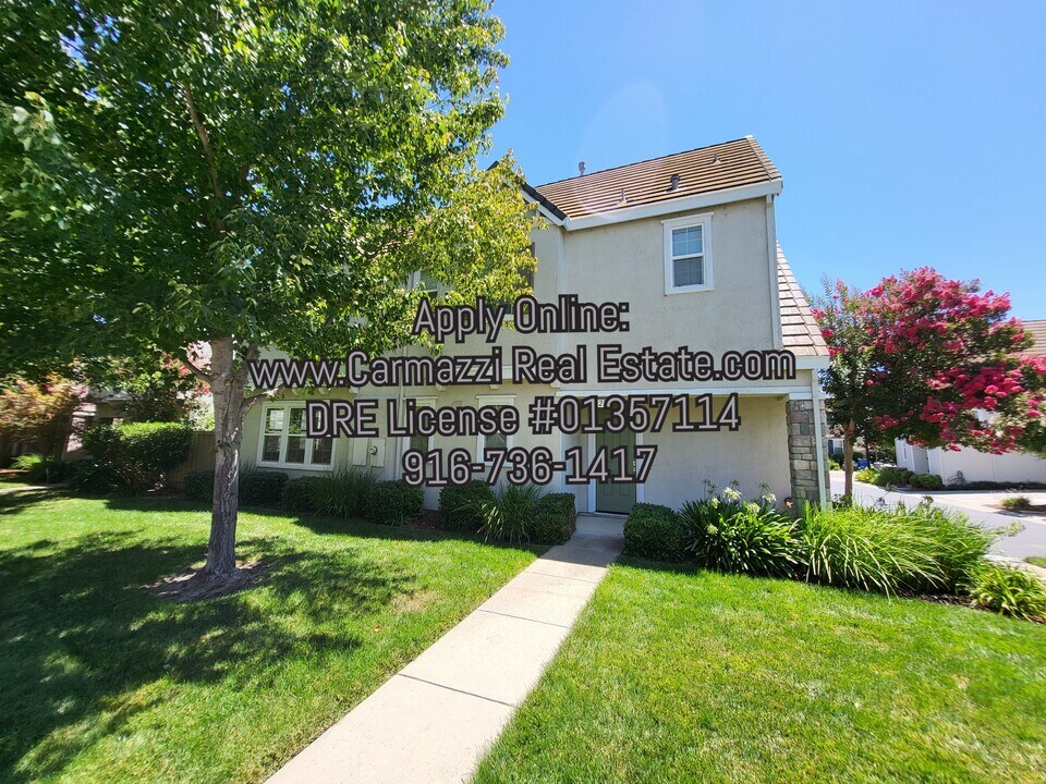 3211 Tice Creek Way in Sacramento, CA - Building Photo