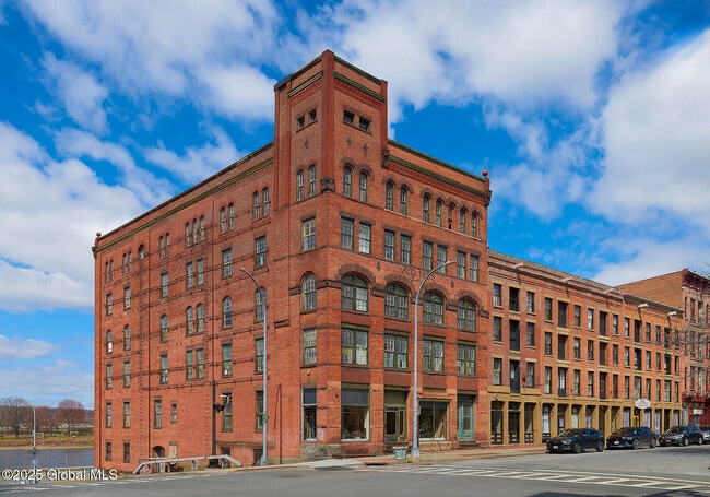 155 River St