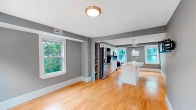 21 Washington Ave, Unit 2 in Natick, MA - Building Photo - Building Photo