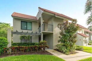 5750 Fairway Park Ct in Boynton Beach, FL - Building Photo