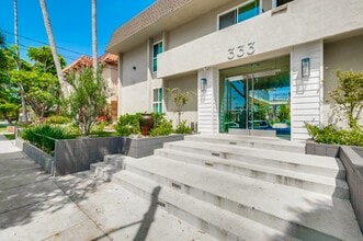 Premier Apartment Complex in Inglewood, CA - Foto de edificio - Building Photo
