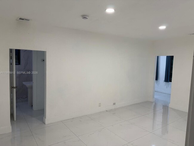 2369 SW 17th Ter, Unit 3 in Miami, FL - Building Photo - Building Photo