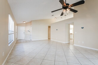 2184 Mallard Creek Cir in Kissimmee, FL - Building Photo - Building Photo