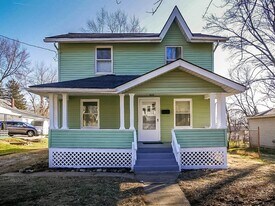 1362 Chippewa Ave in Akron, OH - Building Photo