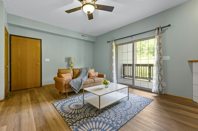 2272 Holiday Rd in Coralville, IA - Building Photo - Building Photo