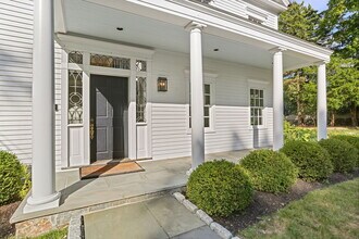 2493 Redding Rd in Fairfield, CT - Building Photo - Building Photo