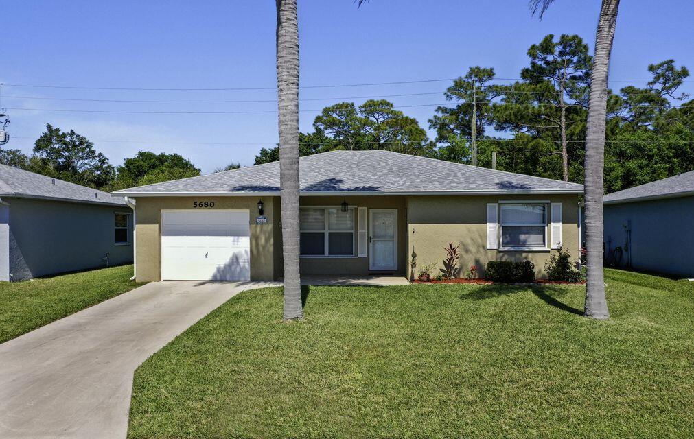 5680 Travelers Way in Fort Pierce, FL - Building Photo