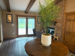 409 Meadow Ct in St. Paul, MN - Building Photo - Building Photo