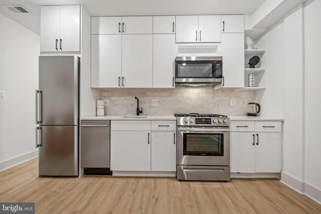 256 15th St SE in Washington, DC - Foto de edificio - Building Photo