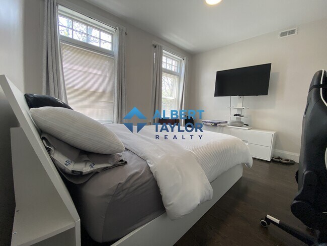 9 Strathmore Rd, Unit 3 in Brookline, MA - Building Photo - Building Photo