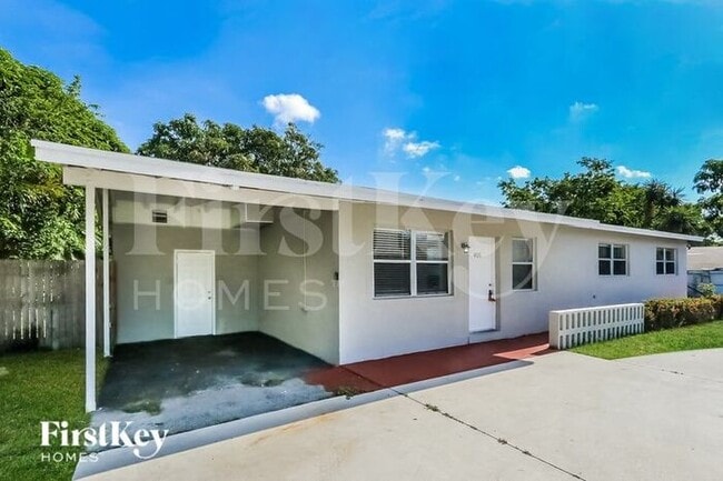 405 E Gateway Blvd in Boynton Beach, FL - Building Photo - Building Photo