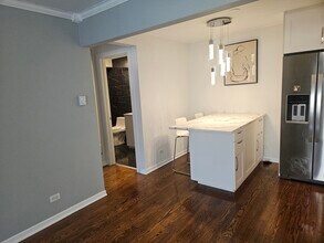 5113 N East River Rd in Chicago, IL - Building Photo - Building Photo