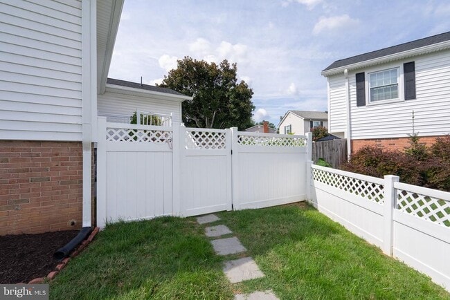7605 Hayfield Rd in Alexandria, VA - Building Photo - Building Photo