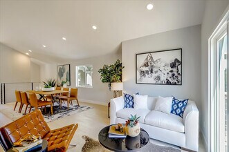 914 Everett Ave in Oakland, CA - Foto de edificio - Building Photo