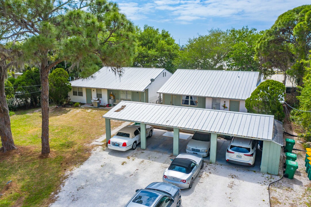 7066 York St in Englewood, FL - Building Photo