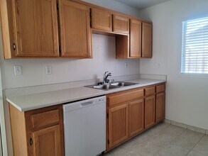 6054 Preakness Dr in Riverbank, CA - Foto de edificio - Building Photo