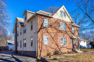 Waveland Place in Des Moines, IA - Building Photo - Building Photo