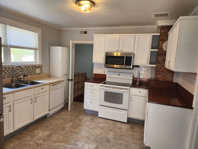 33198 King William Rd in West Point, VA - Building Photo - Building Photo