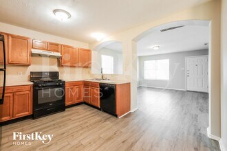 7507 Kennemer Dr in Humble, TX - Foto de edificio - Building Photo