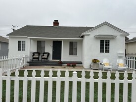 8409 Gonzaga Ave in Los Angeles, CA - Building Photo