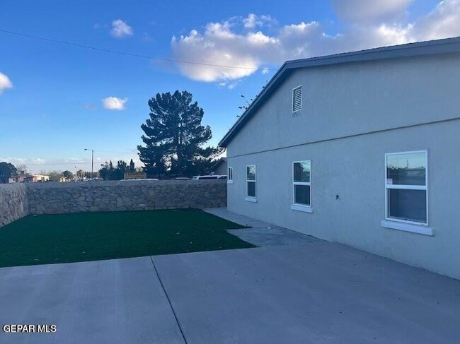 8761 Lawson St in El Paso, TX - Building Photo - Building Photo