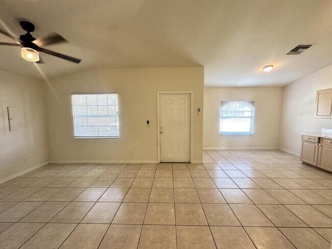 104 Gordon Ave S in Lehigh Acres, FL - Building Photo - Building Photo